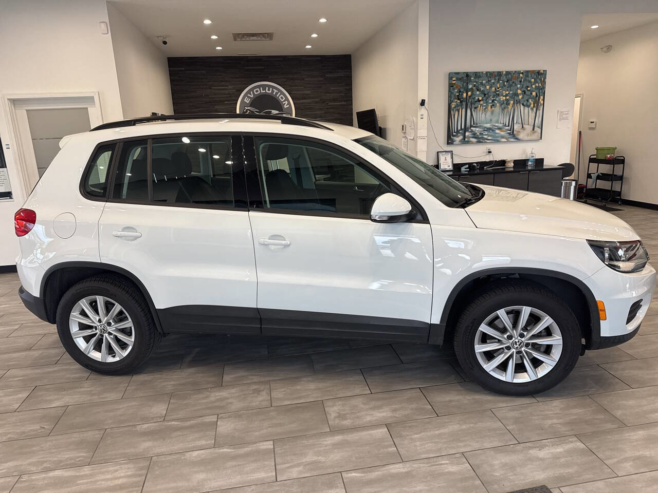 Used 2017 Volkswagen Tiguan Limited w/ Premium Package FWD image 8