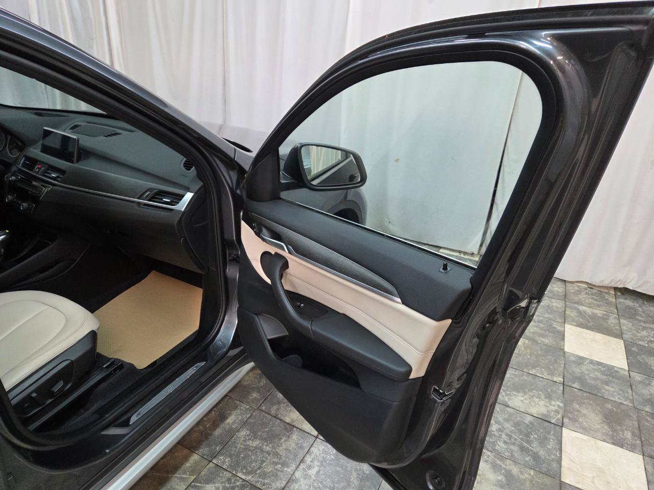 Used 2018 BMW X1 xDrive28i AWD/4WD image 10