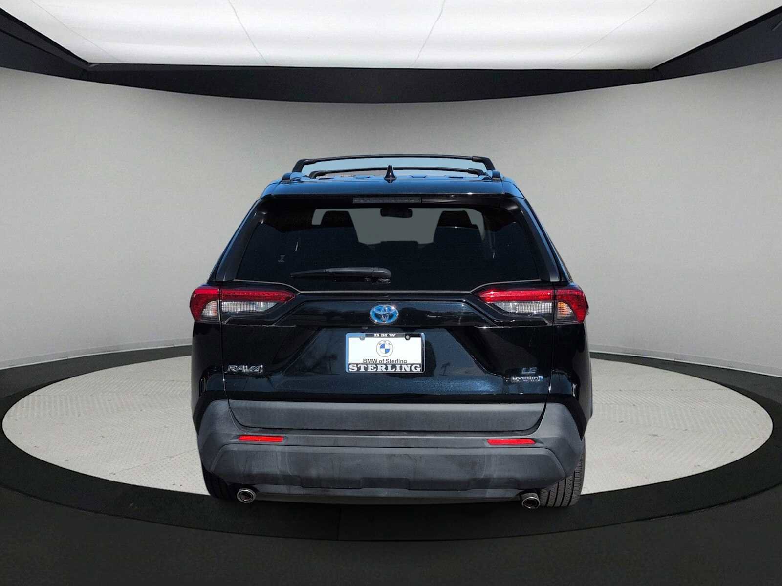 Used 2021 Toyota RAV4 LE image 7