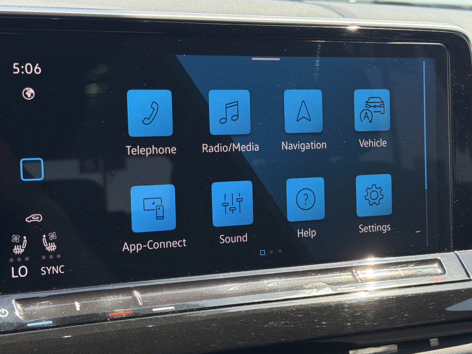 Used 2025 Volkswagen Atlas SE FWD image 13