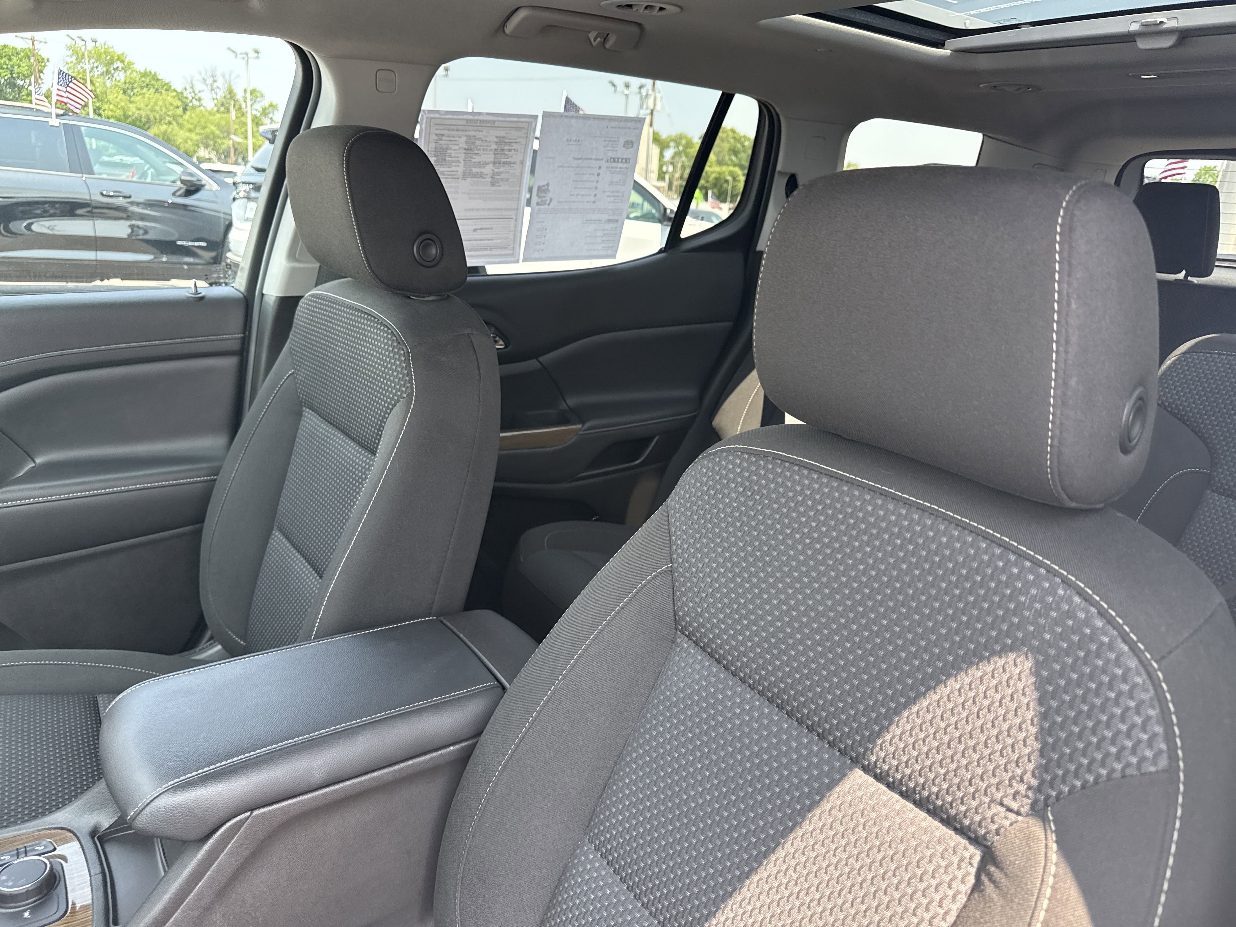 Certified 2022 GMC Acadia SLE w/ Driver Convenience Package image 11