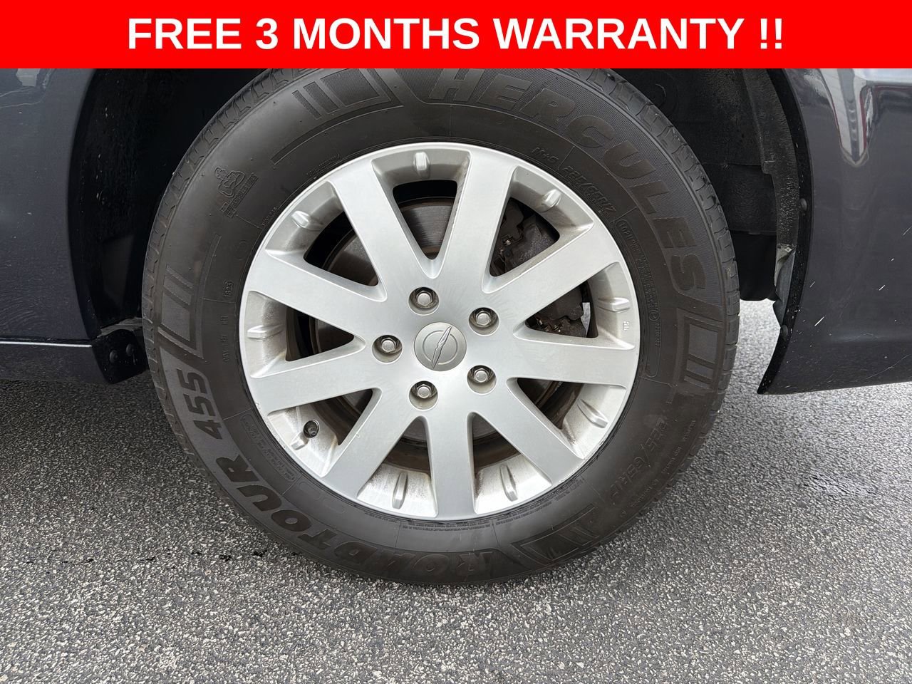 Used 2014 Chrysler Town & Country Touring FWD image 33