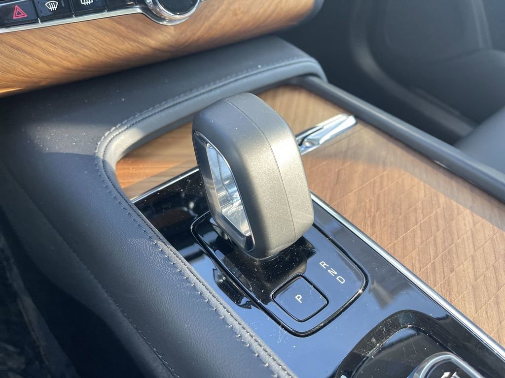 Used 2025 Volvo XC90 B6 Plus image 34