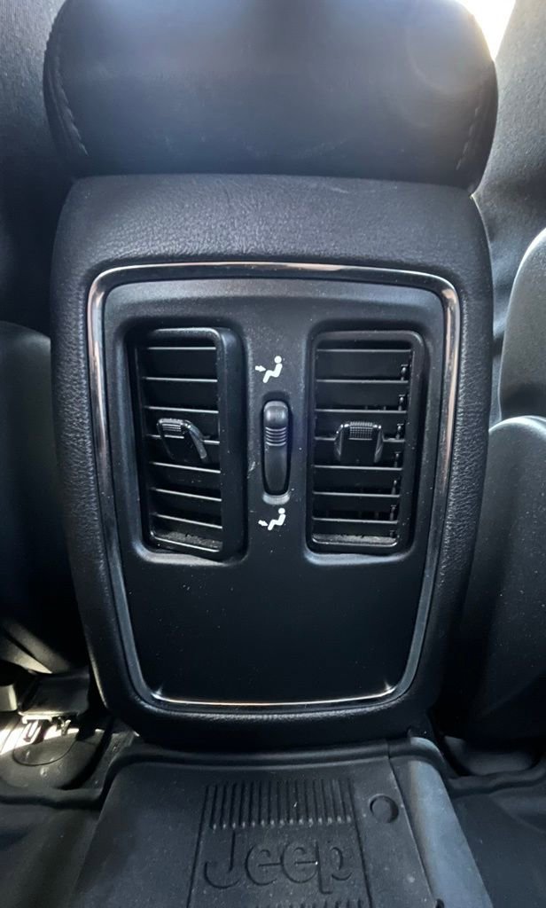 Used 2021 Jeep Grand Cherokee Laredo RWD image 16