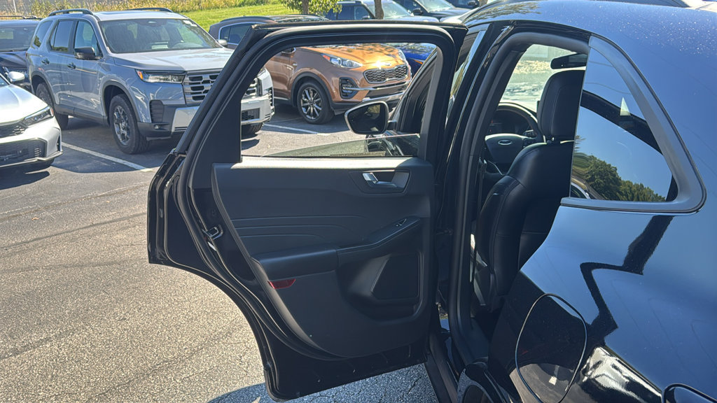 Used 2024 Ford Escape ST-Line w/ Tech Pack #1 AWD/4WD image 28