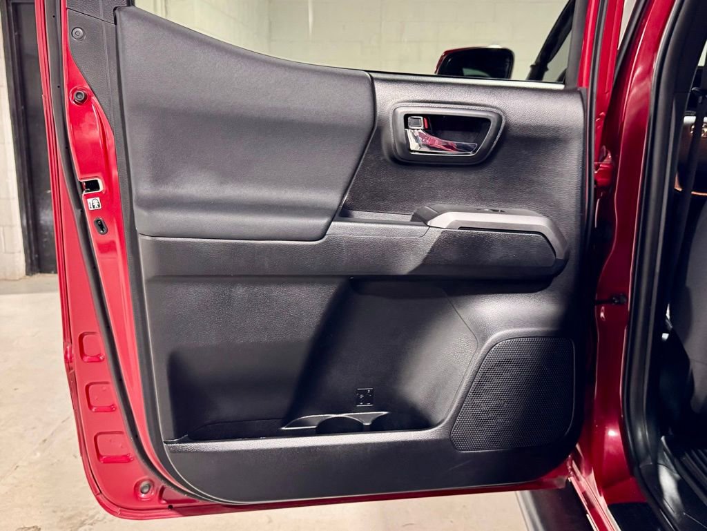 Used 2018 Toyota Tacoma TRD Off-Road image 24