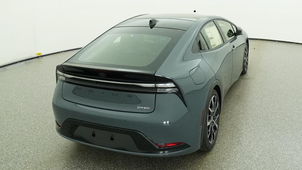 New 2026 Toyota Prius Plug-In Hybrid FWD image 8