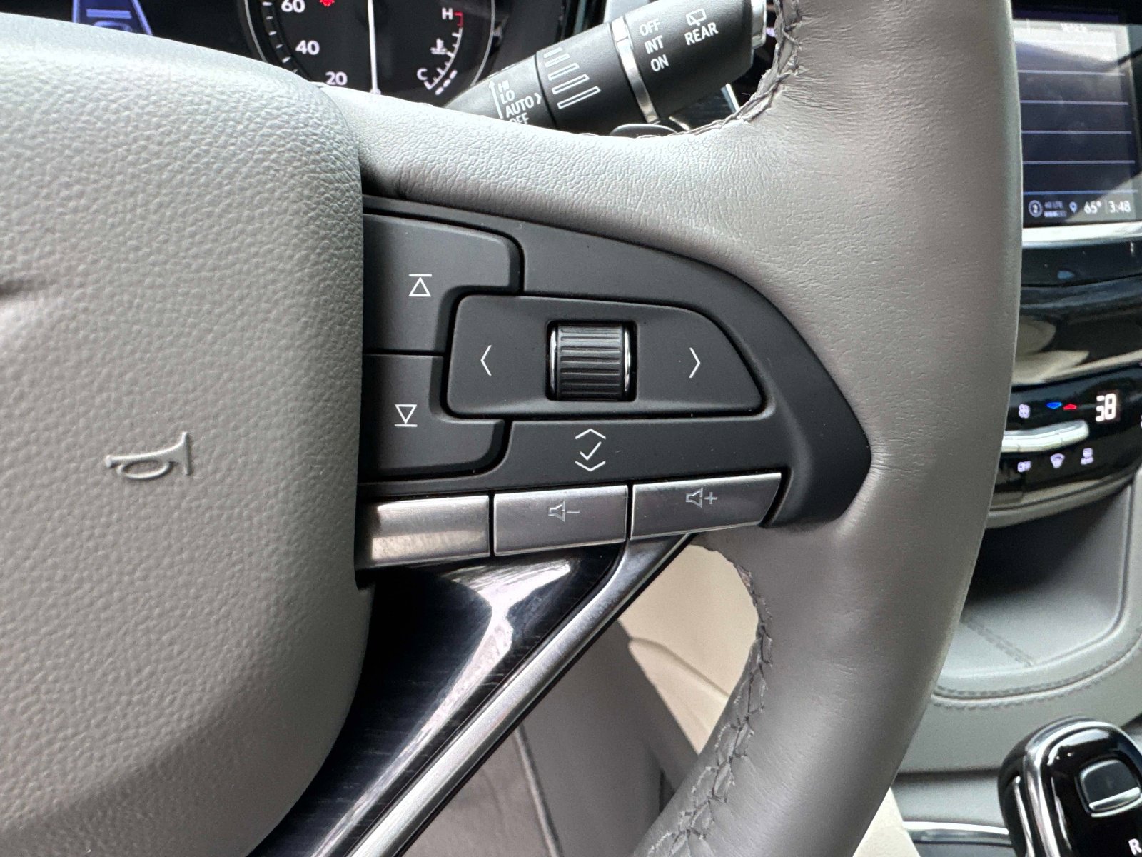 Used 2024 Cadillac XT6 Premium Luxury w/ Technology Package image 31