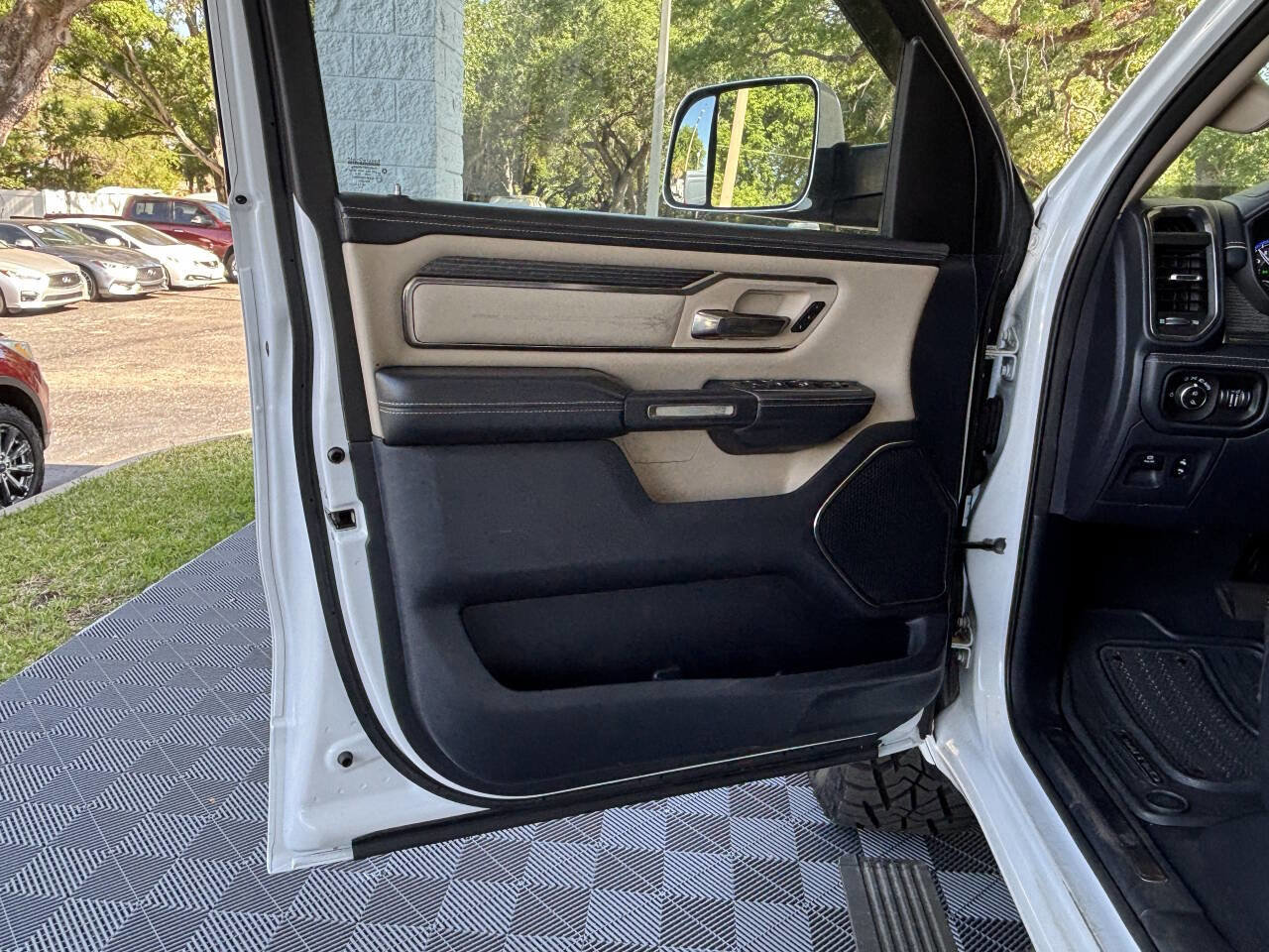 Used 2019 RAM 1500 Limited w/ Advanced Safety Group AWD/4WD image 15