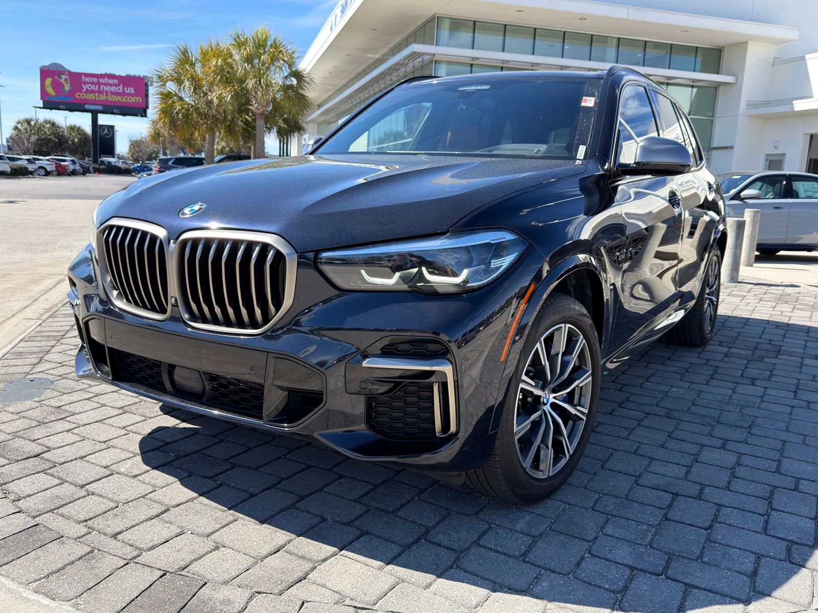 Used 2022 BMW X5 M50i image 1