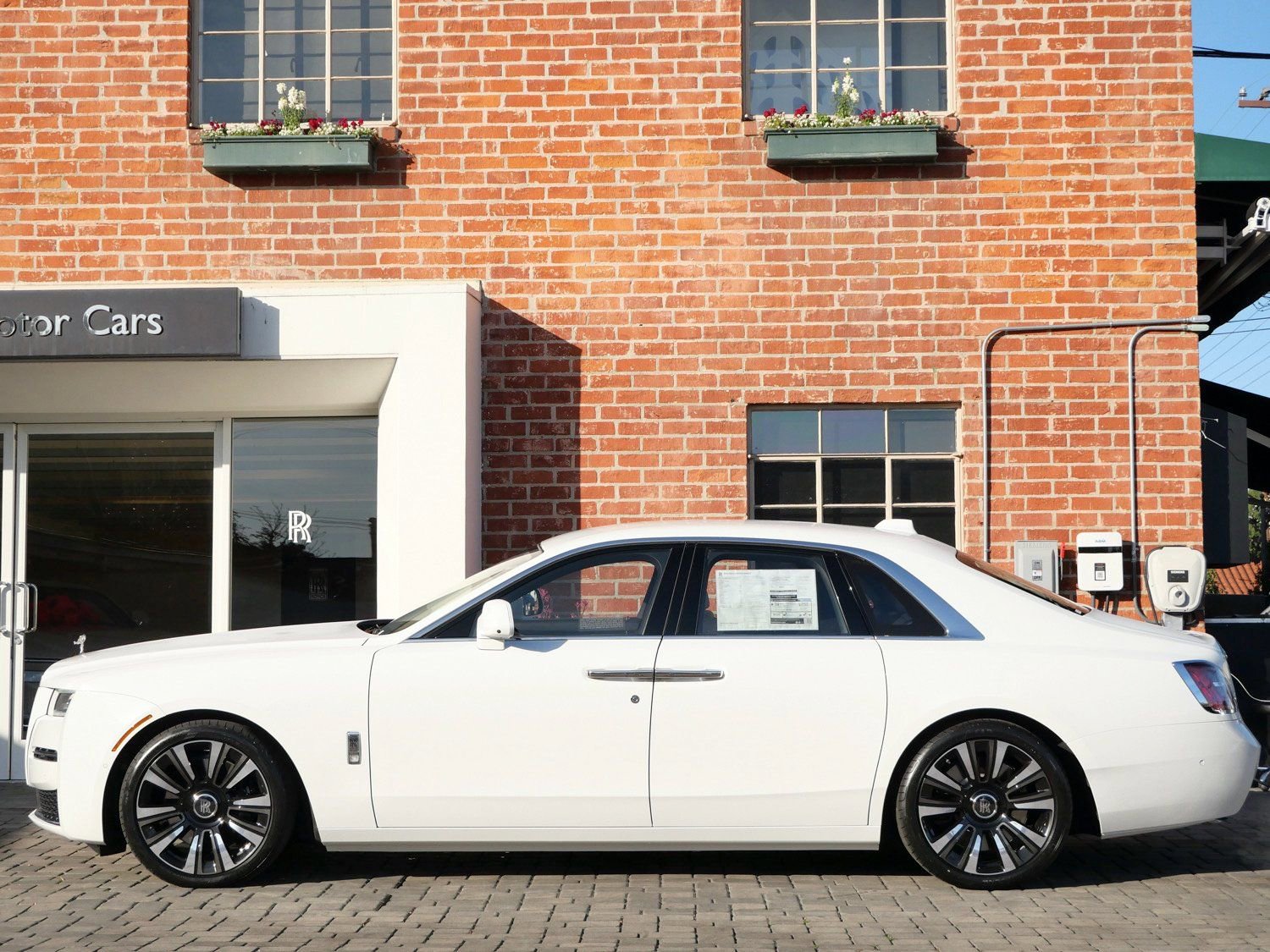 Used 2024 Rolls-Royce Ghost image 3