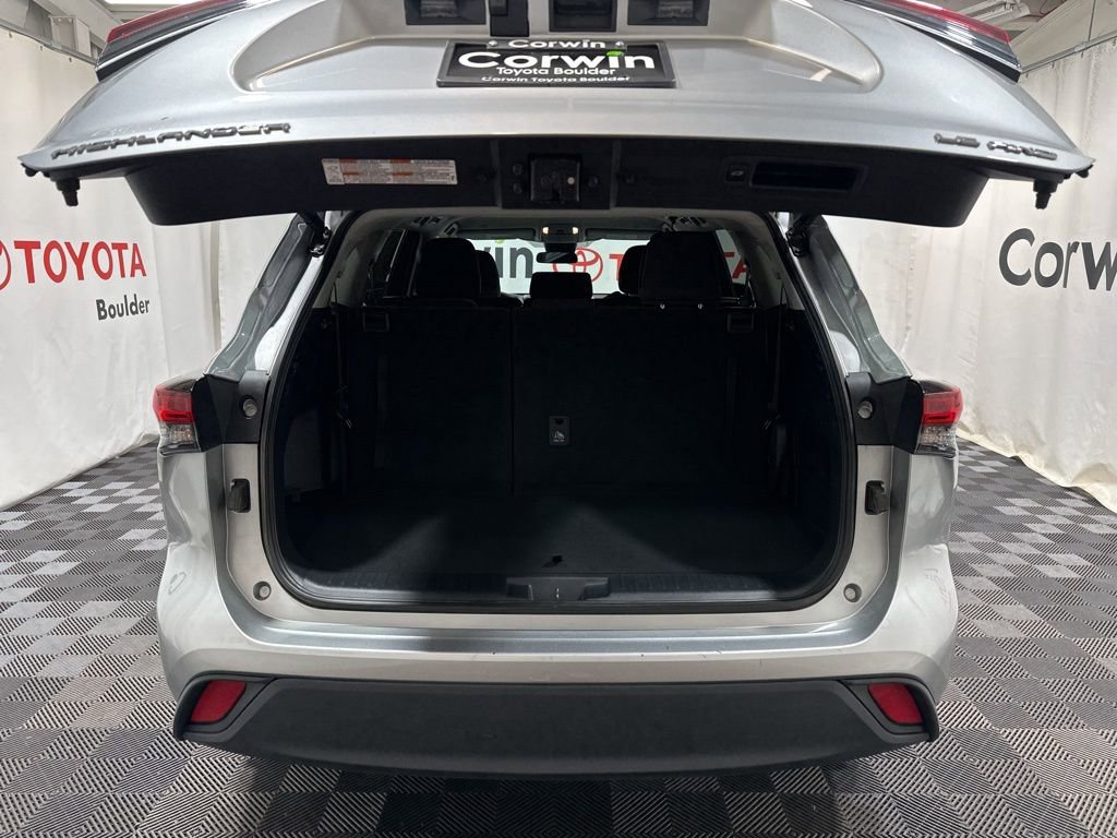 Used 2024 Toyota Highlander LE image 17