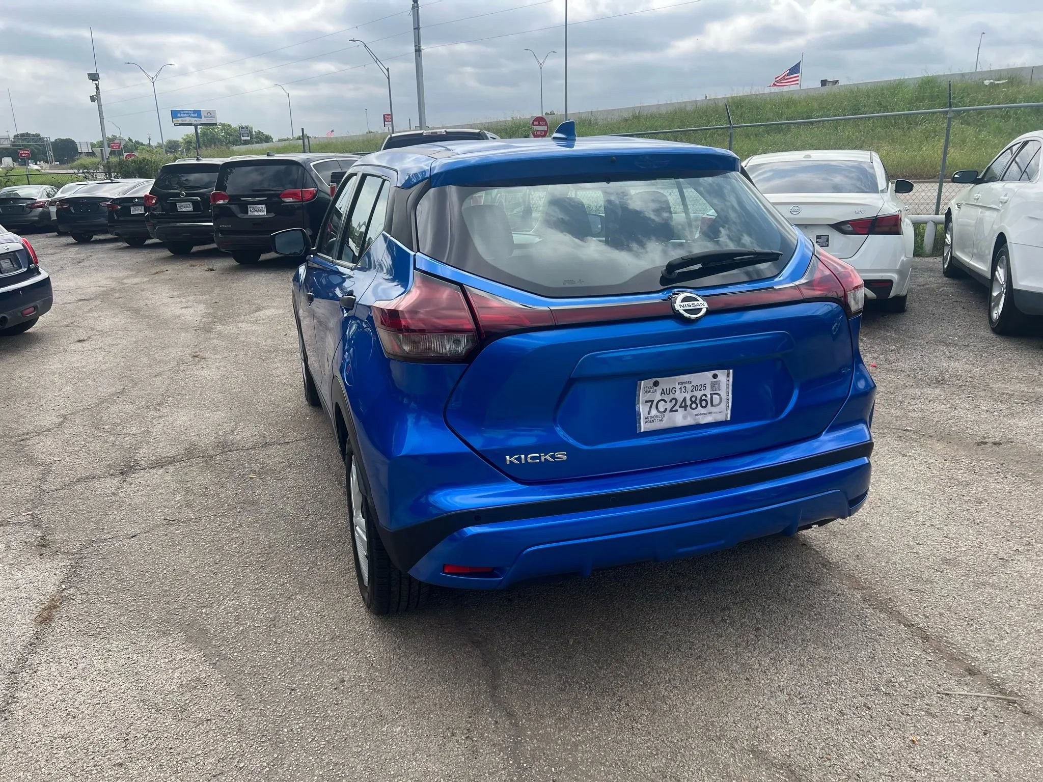 Used 2021 Nissan Kicks S image 5