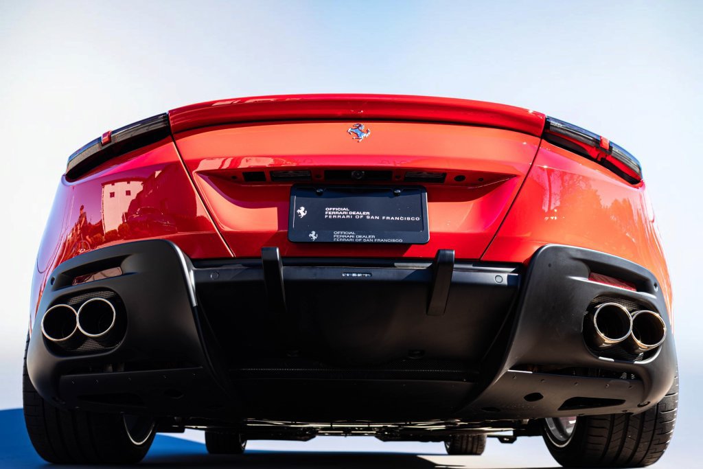 Certified 2025 Ferrari Roma Spider RWD image 24