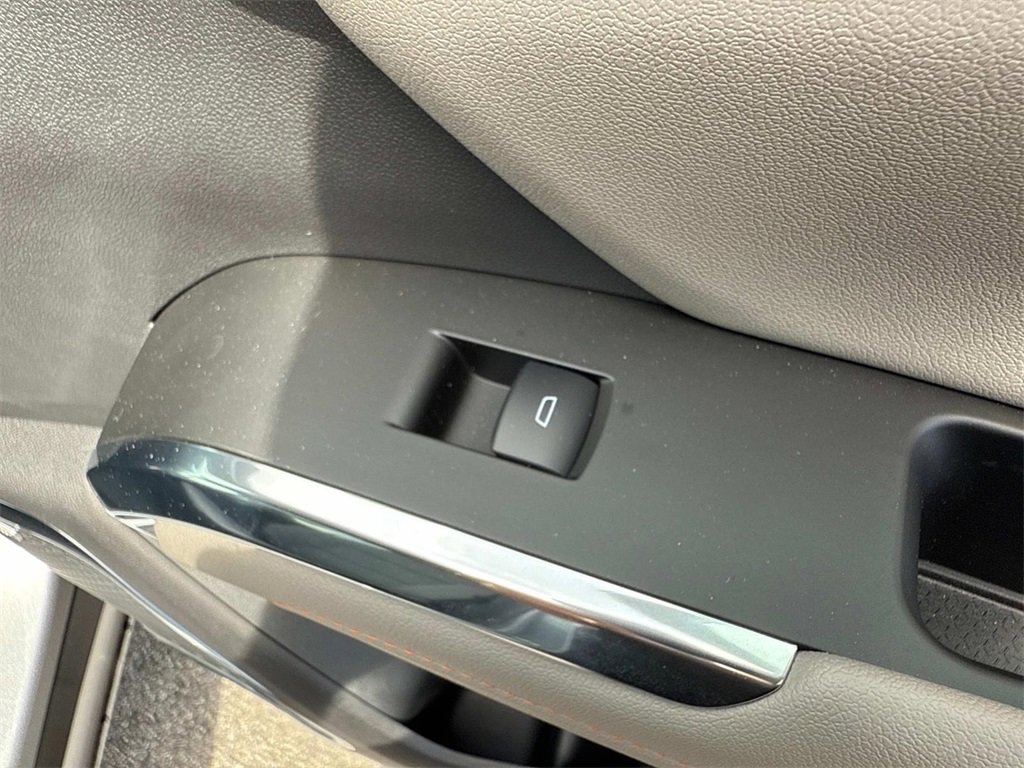 New 2025 Chevrolet Traverse LT w/ Enhanced Driving Package image 28