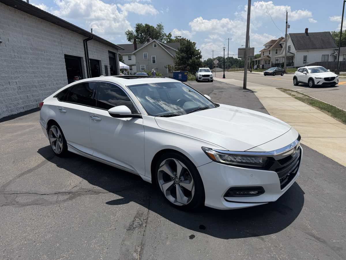 Used 2018 Honda Accord Touring image 9