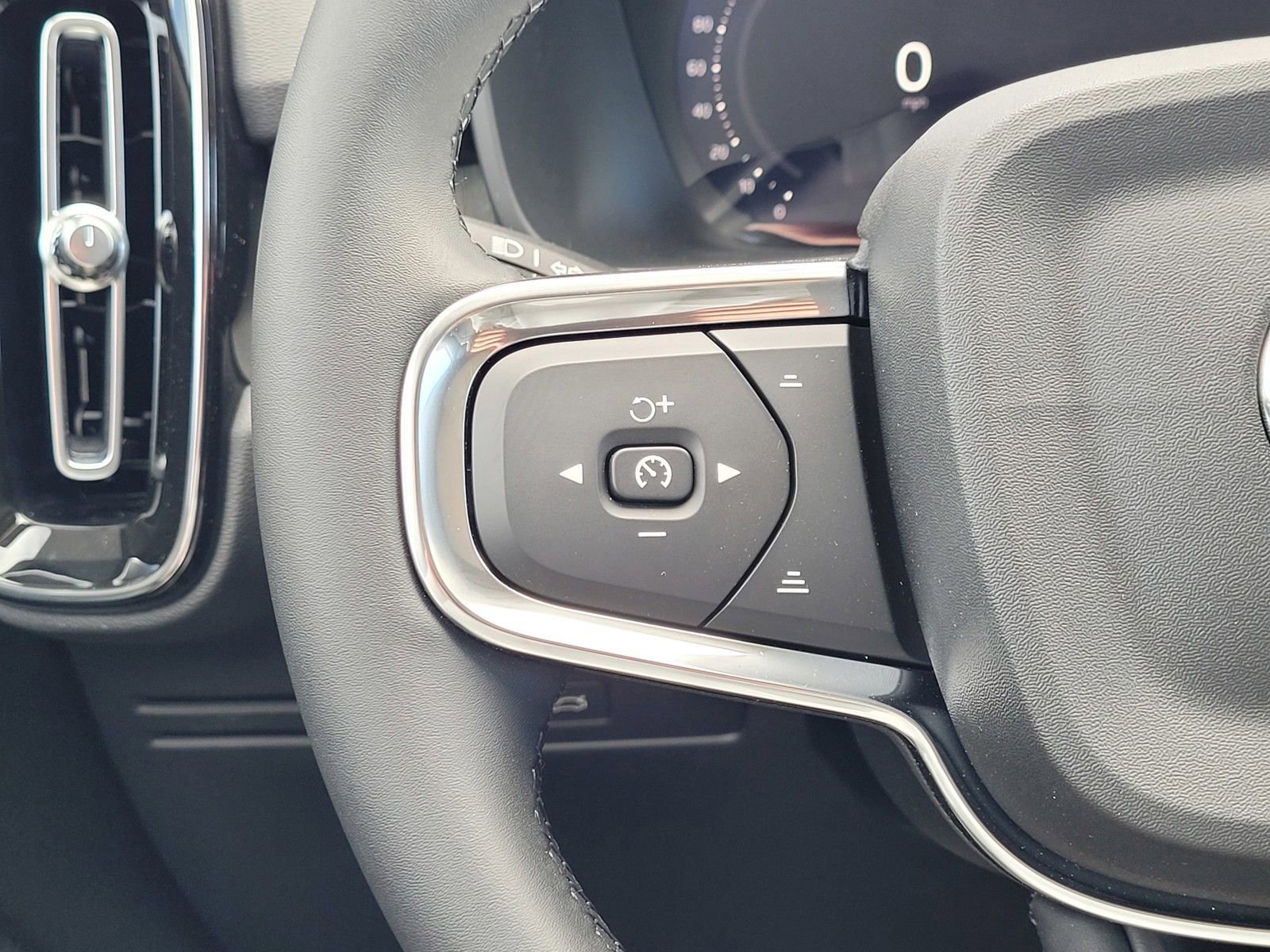 New 2026 Volvo XC40 B4 Core w/ Climate Package image 17