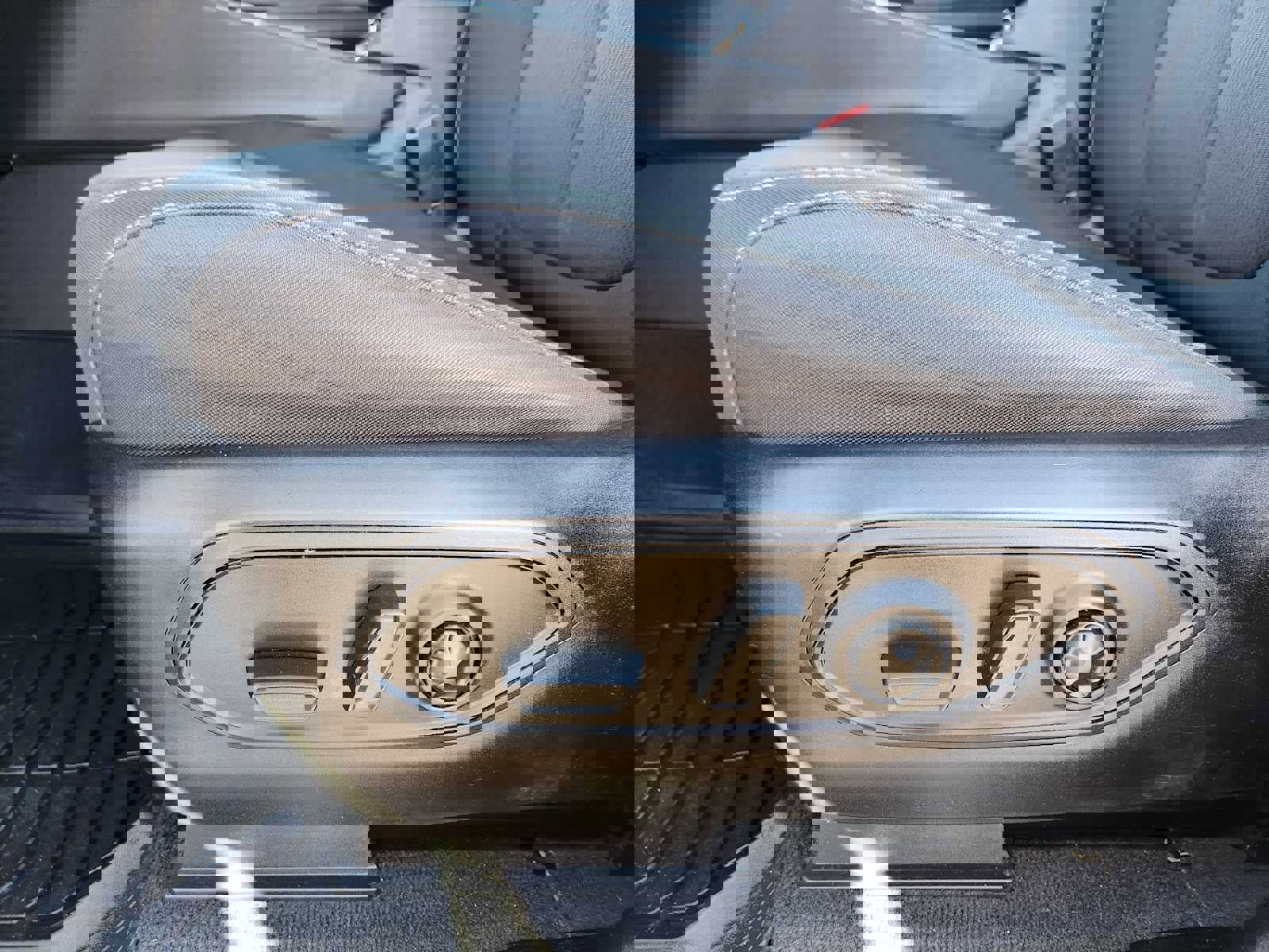 Used 2023 Jeep Grand Cherokee L Laredo image 8