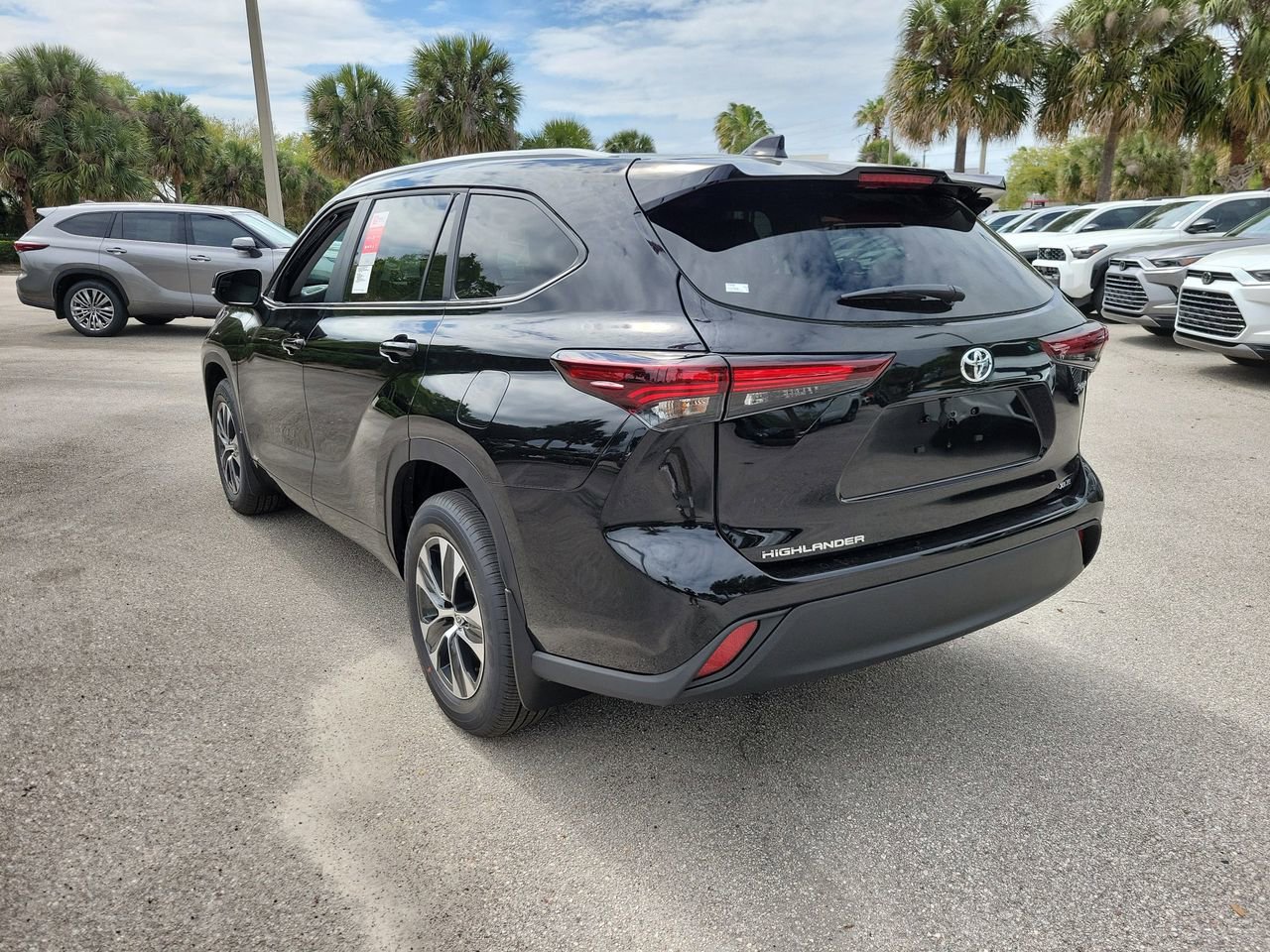 New 2026 Toyota Highlander XLE image 4