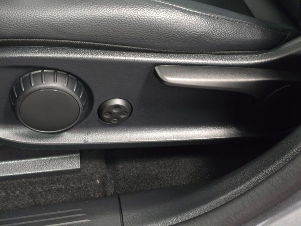 Used 2022 Mercedes-Benz EQB 350 4MATIC image 32