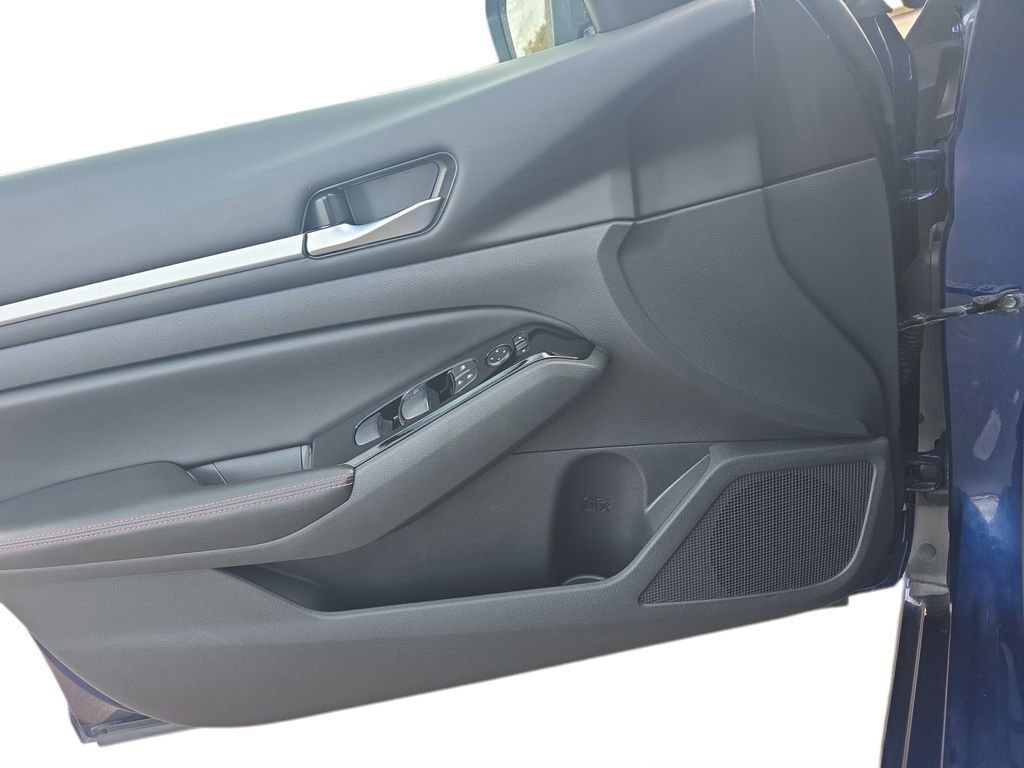 Used 2024 Nissan Altima 2.5 SR image 17