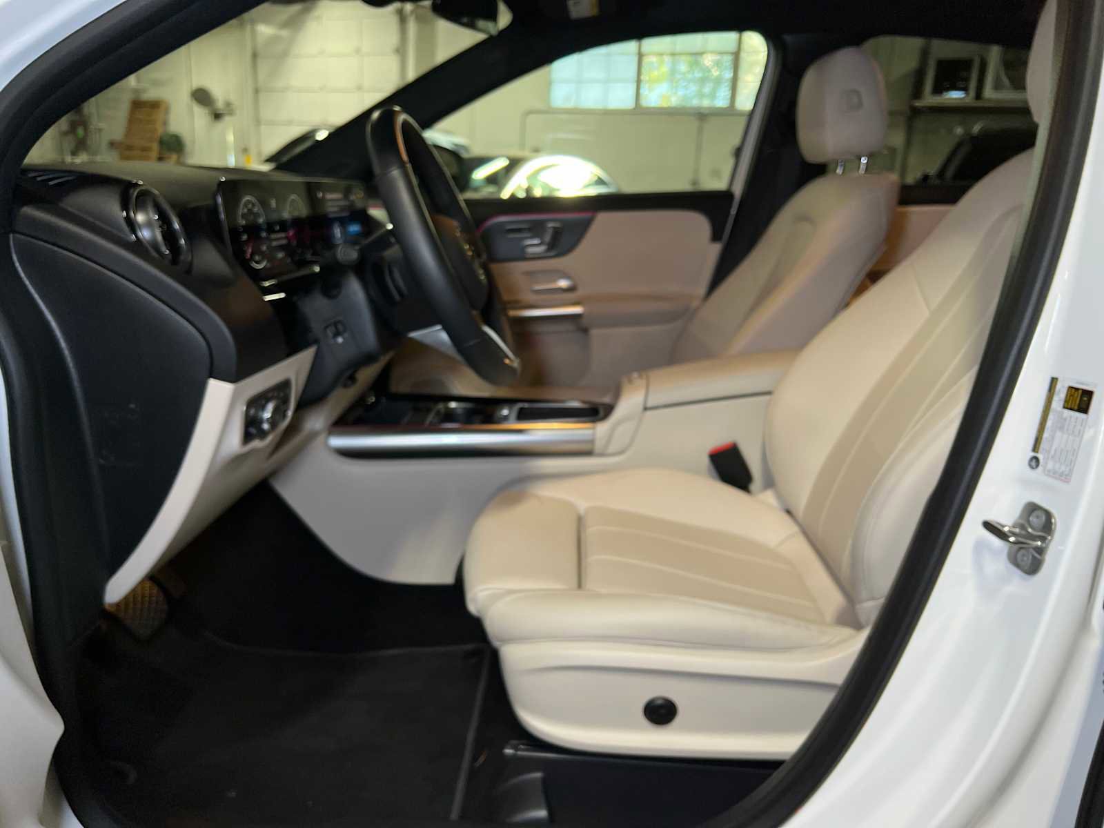 Certified 2025 Mercedes-Benz GLA 250 4MATIC image 20