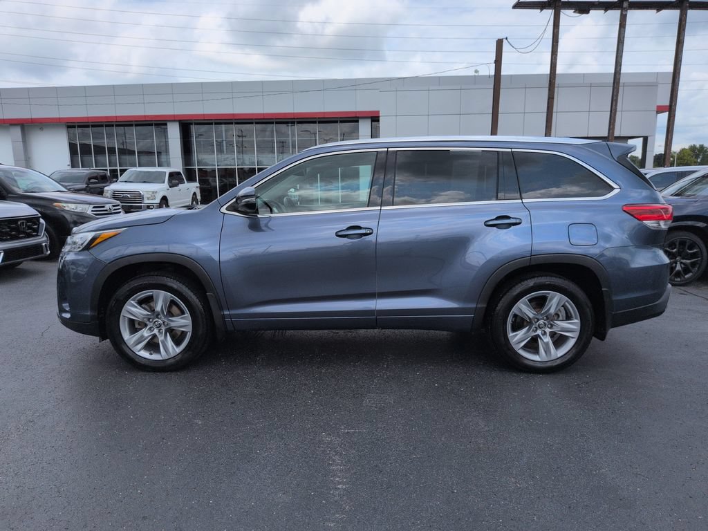 Used 2017 Toyota Highlander Limited AWD/4WD image 2