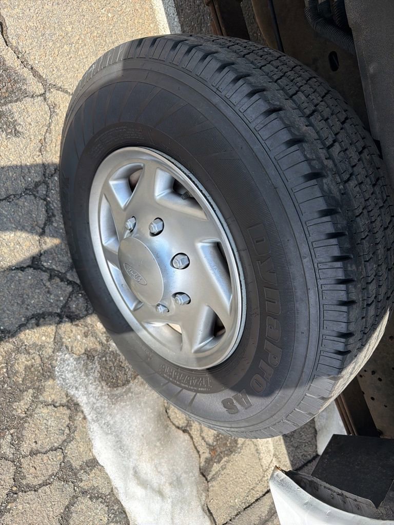 Used 2010 Ford E-350 and Econoline 350 XLT image 13