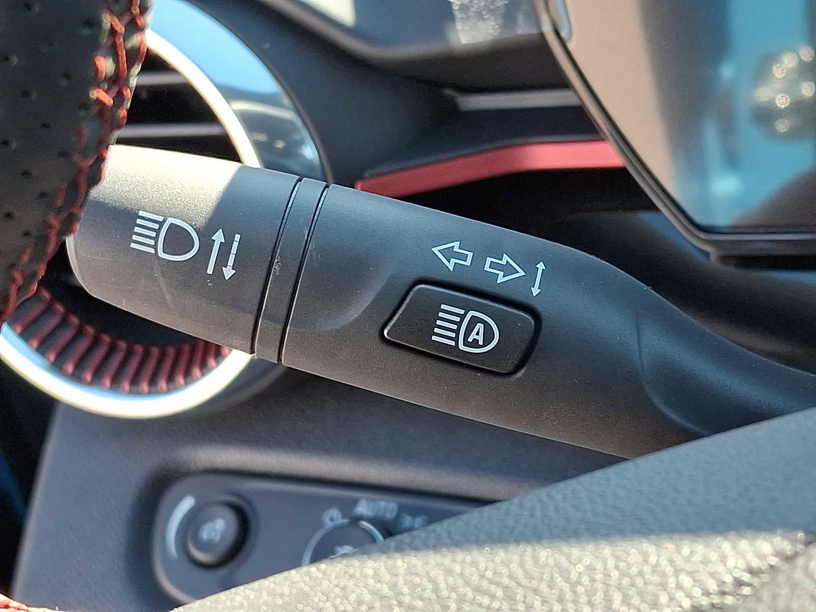 Used 2025 Chevrolet Trax RS w/ Driver Confidence Package image 24