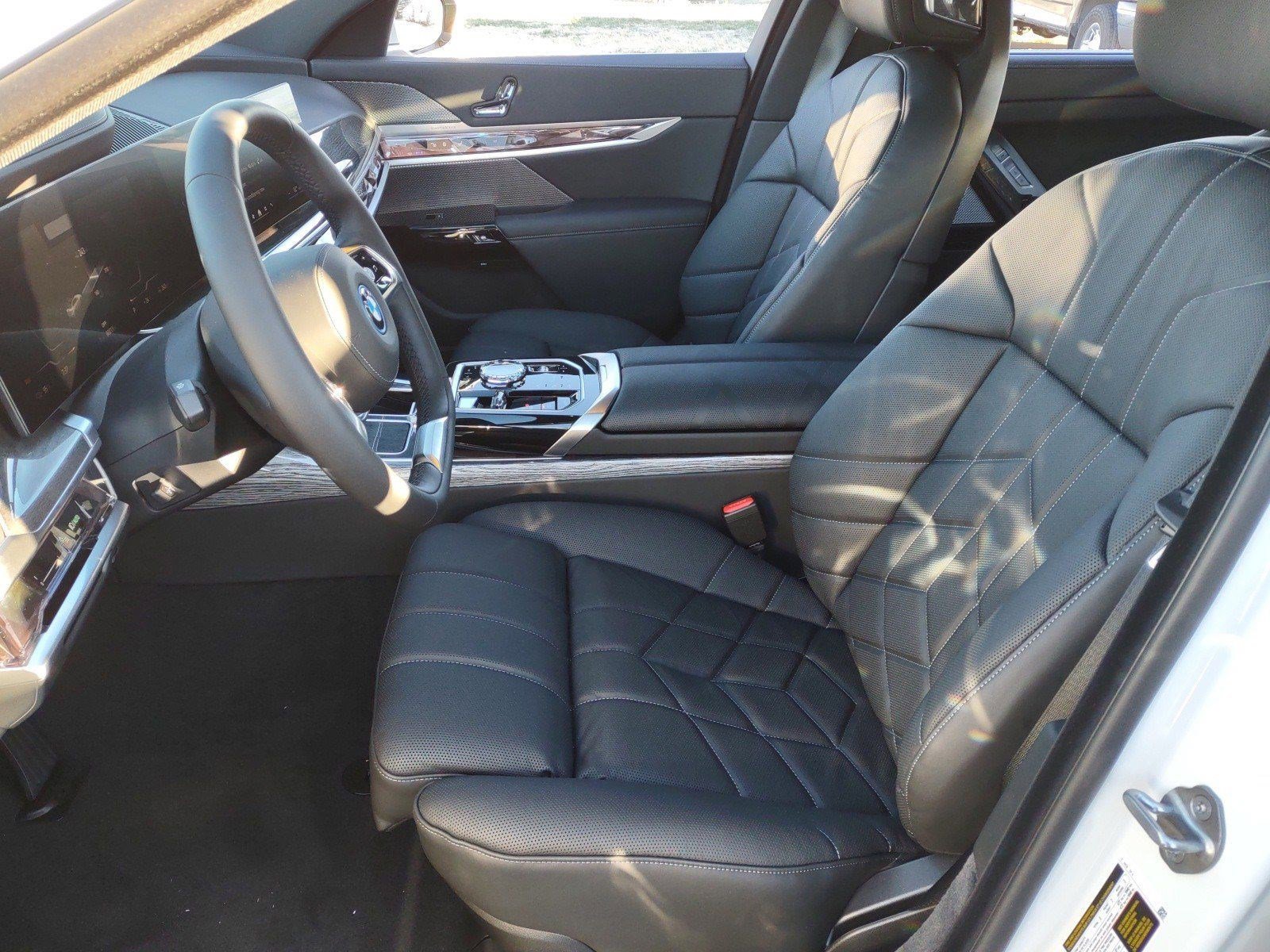 Used 2024 BMW i7 eDrive50 image 5