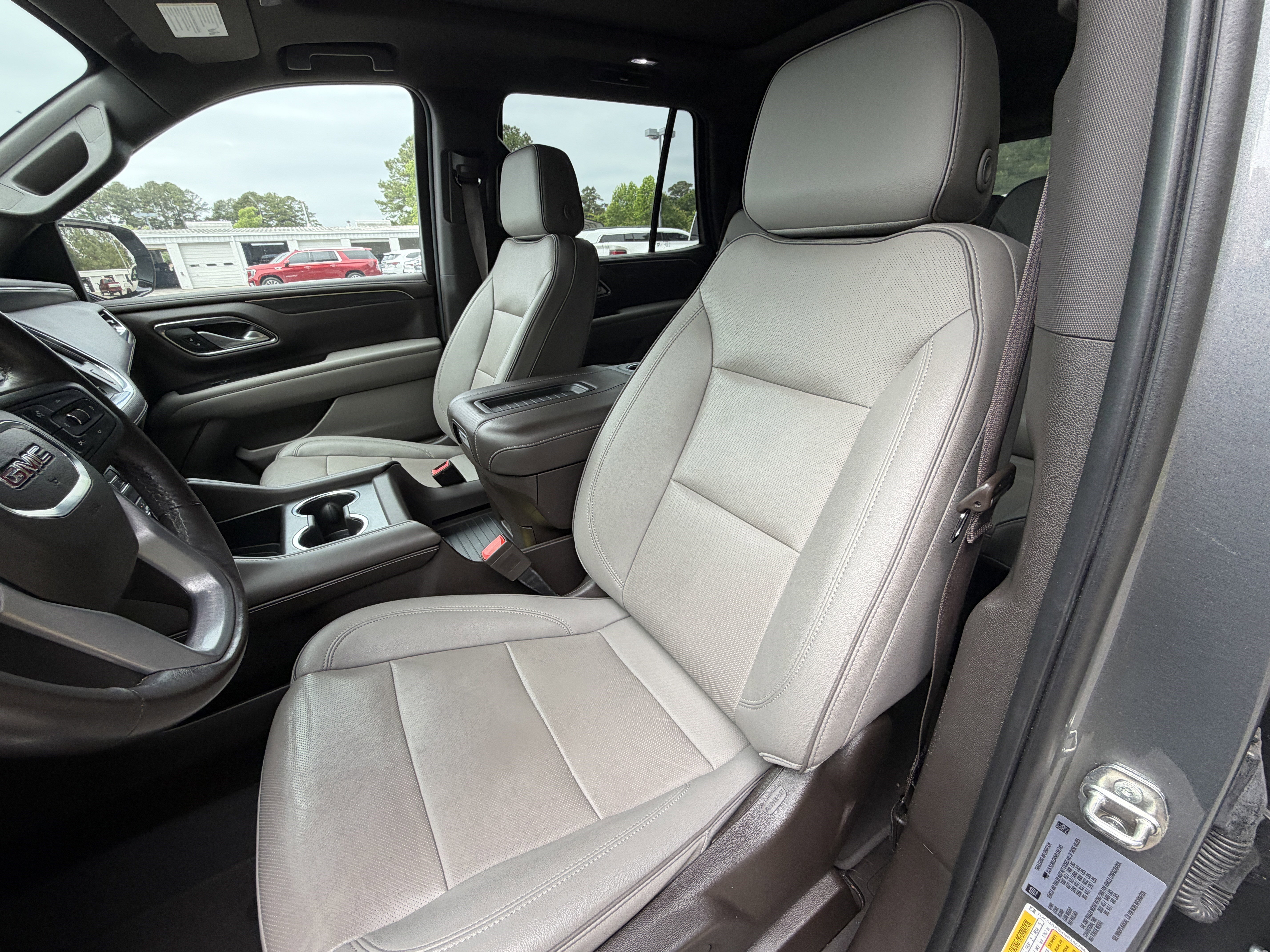 Used 2022 GMC Yukon SLT w/ SLT Luxury Package RWD image 8