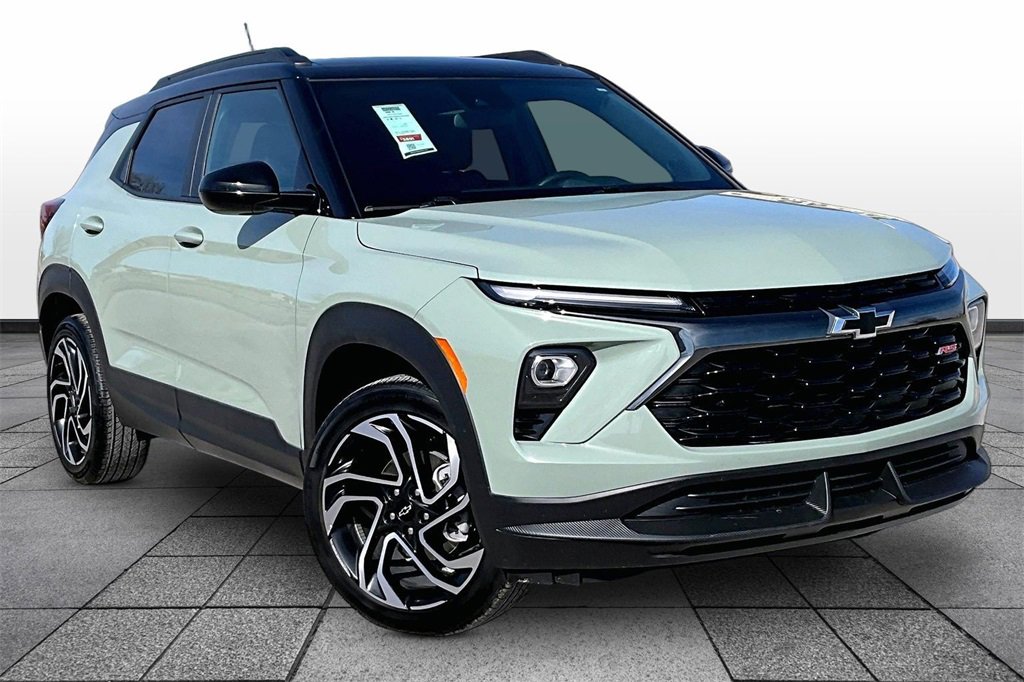Used 2024 Chevrolet TrailBlazer RS w/ Driver Confidence Package image 2
