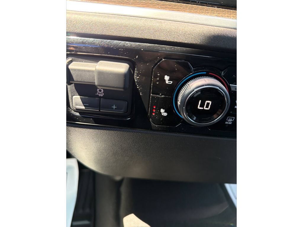 Used 2025 Chevrolet Silverado 1500 LT AWD/4WD image 39