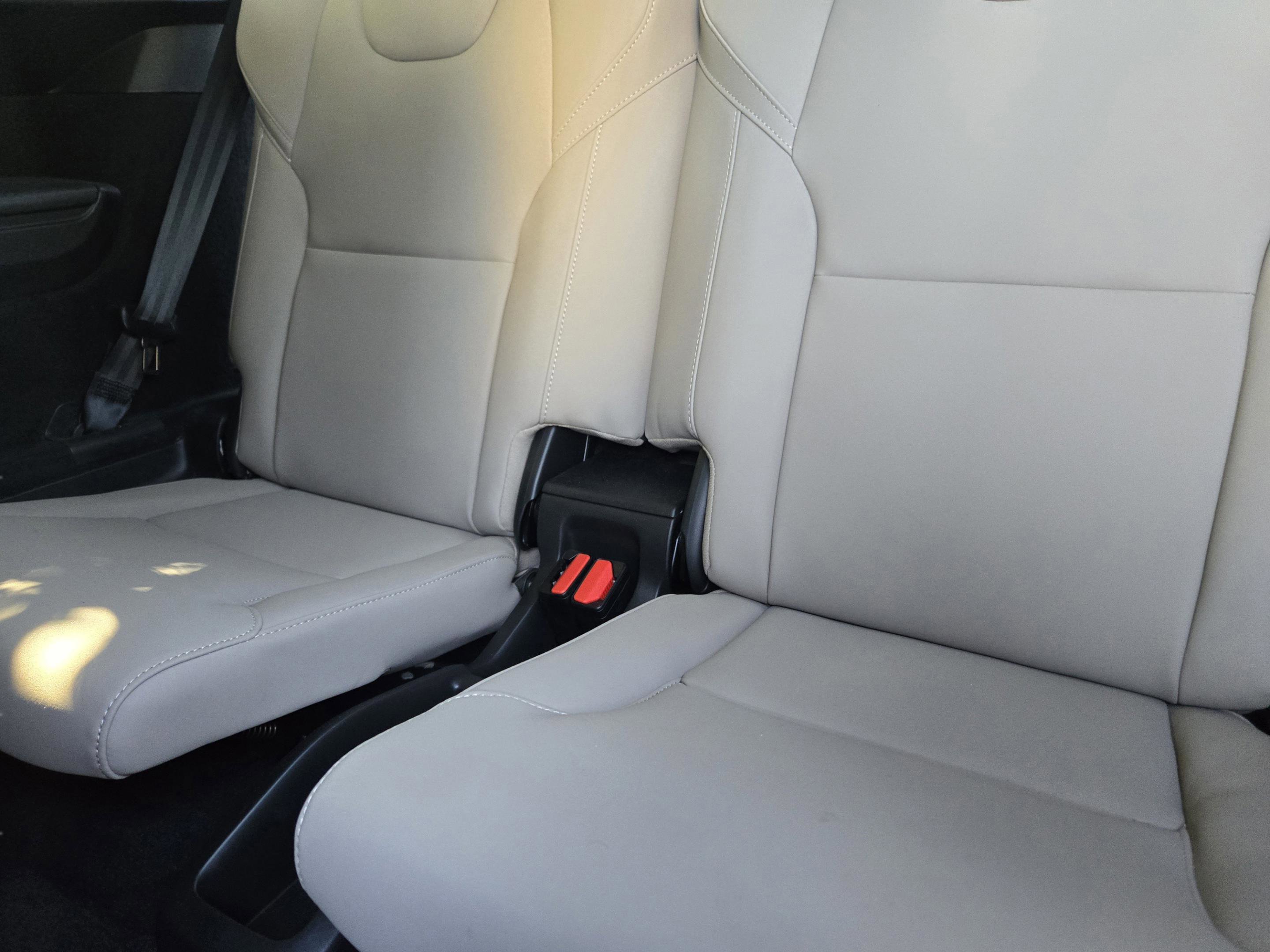 Certified 2025 Volvo XC90 T8 Plus w/ Protection Package Premier image 33