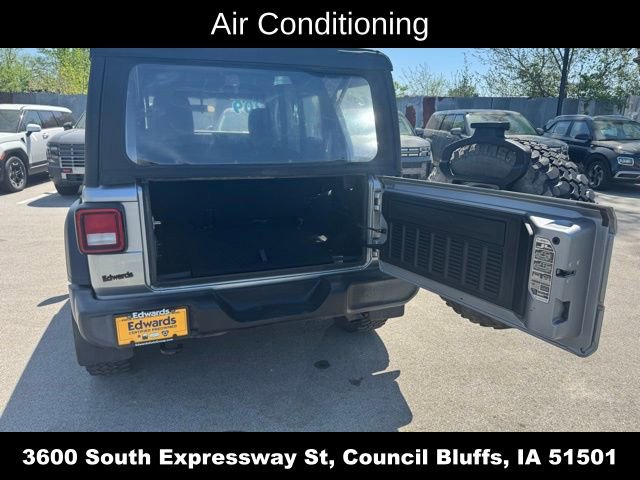 Used 2018 Jeep Wrangler Unlimited Sport AWD/4WD image 12