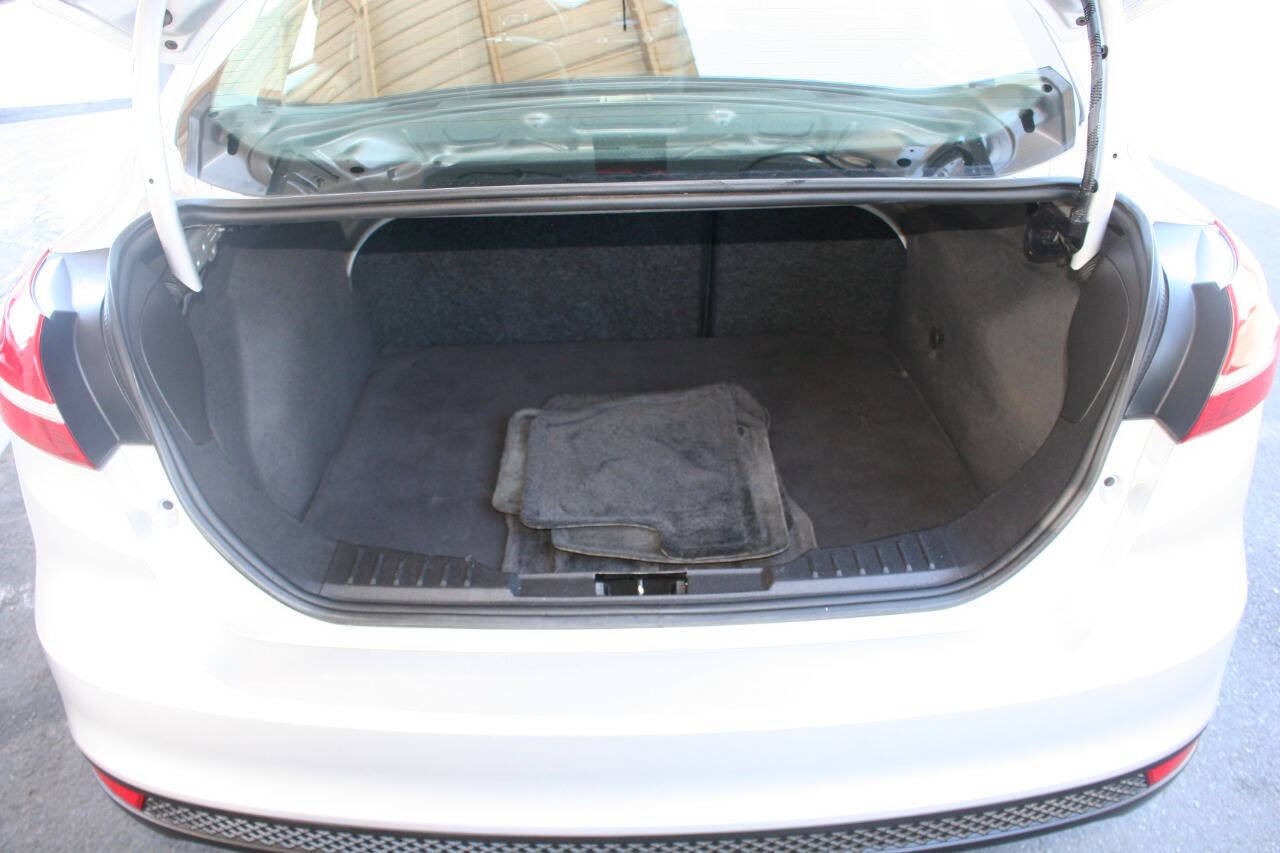 Used 2017 Ford Focus S FWD image 25