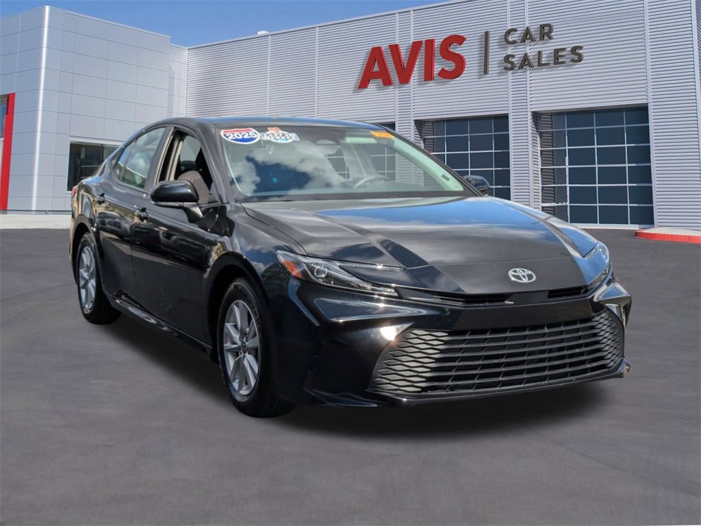 Used 2025 Toyota Camry LE image 3