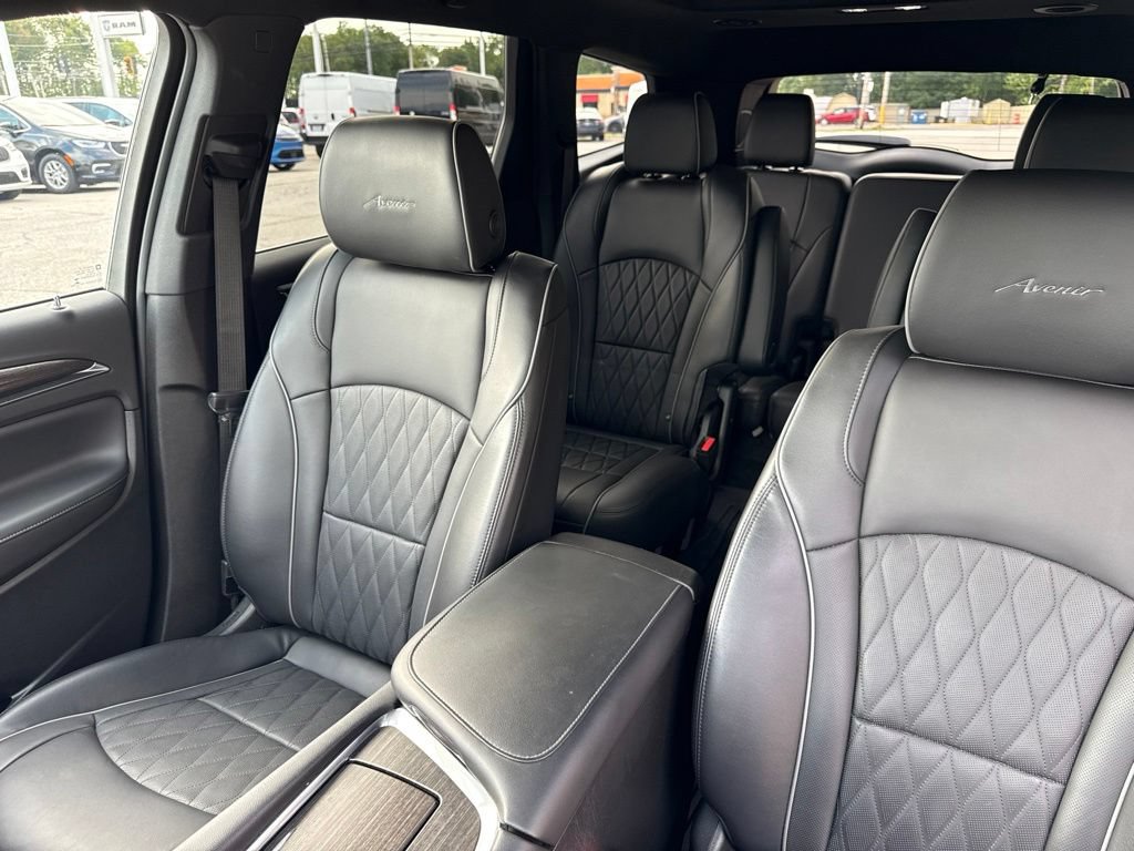 Used 2022 Buick Enclave Avenir w/ Avenir Technology Package AWD/4WD image 49