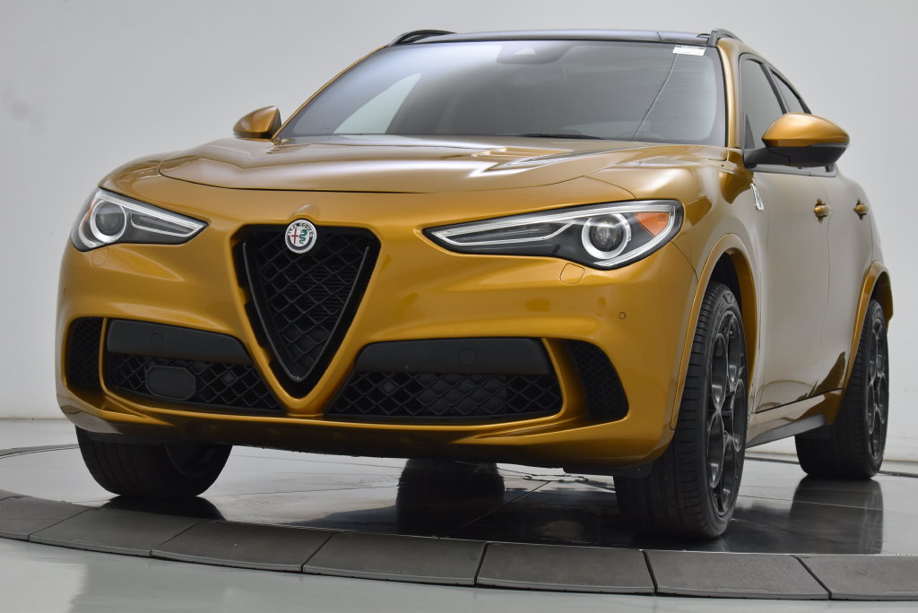 Used 2022 Alfa Romeo Stelvio Quadrifoglio w/ Active Assist Plus Package AWD/4WD image 19