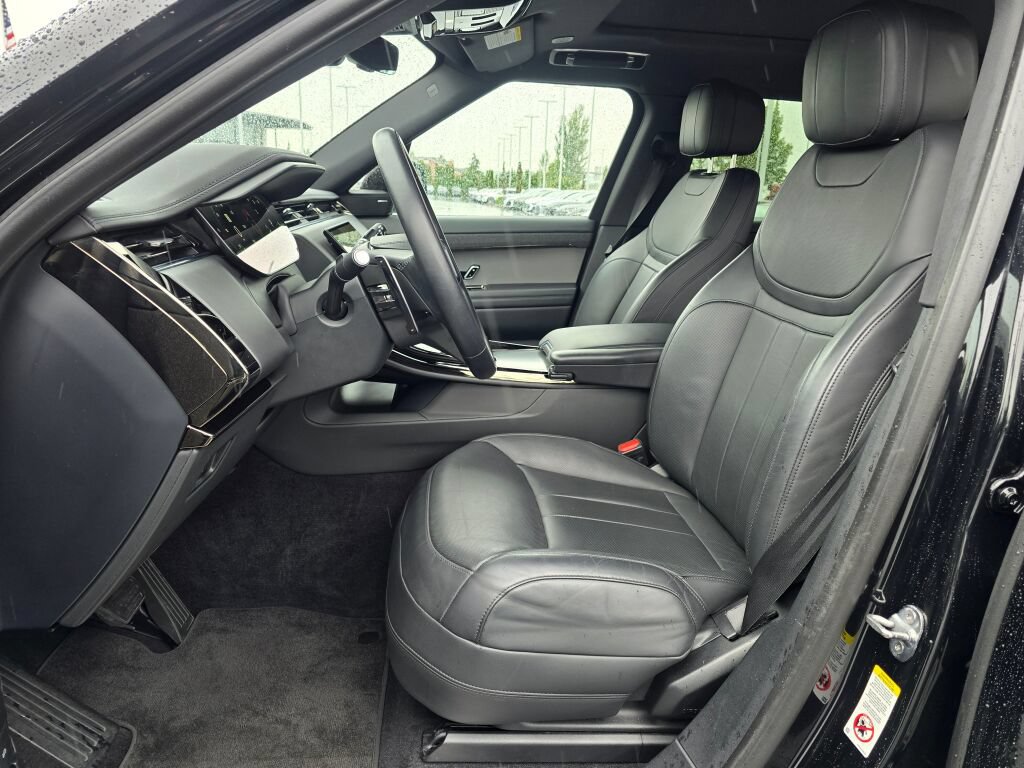 Used 2025 Land Rover Range Rover Sport SE AWD/4WD image 12