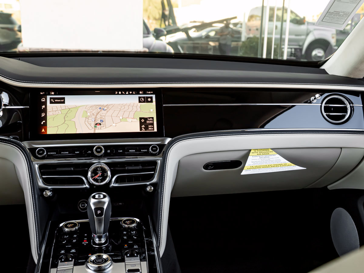 Used 2026 Bentley Flying Spur Plug-In Hybrid AWD/4WD image 24