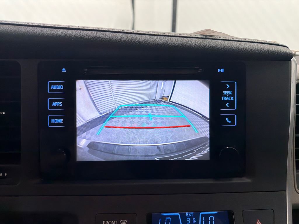 Used 2017 Toyota Sienna XLE FWD image 33