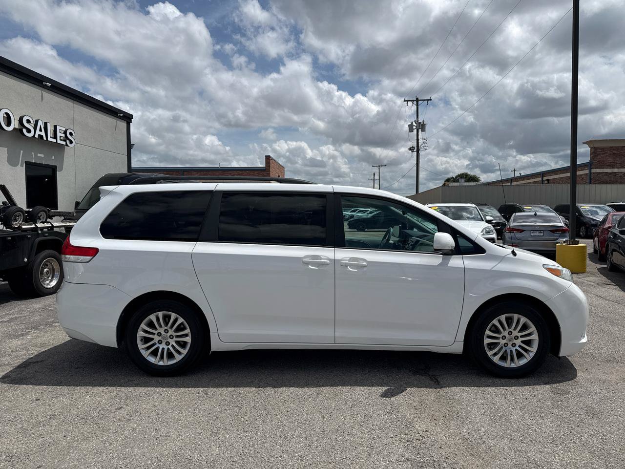 Used 2013 Toyota Sienna XLE FWD image 5
