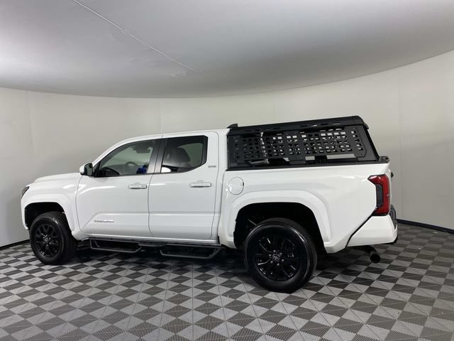 Used 2025 Toyota Tacoma SR5 AWD/4WD image 5