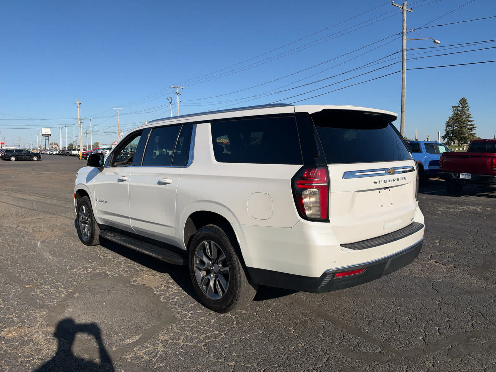 Certified 2021 Chevrolet Suburban LT w/ LT Signature Package AWD/4WD image 3