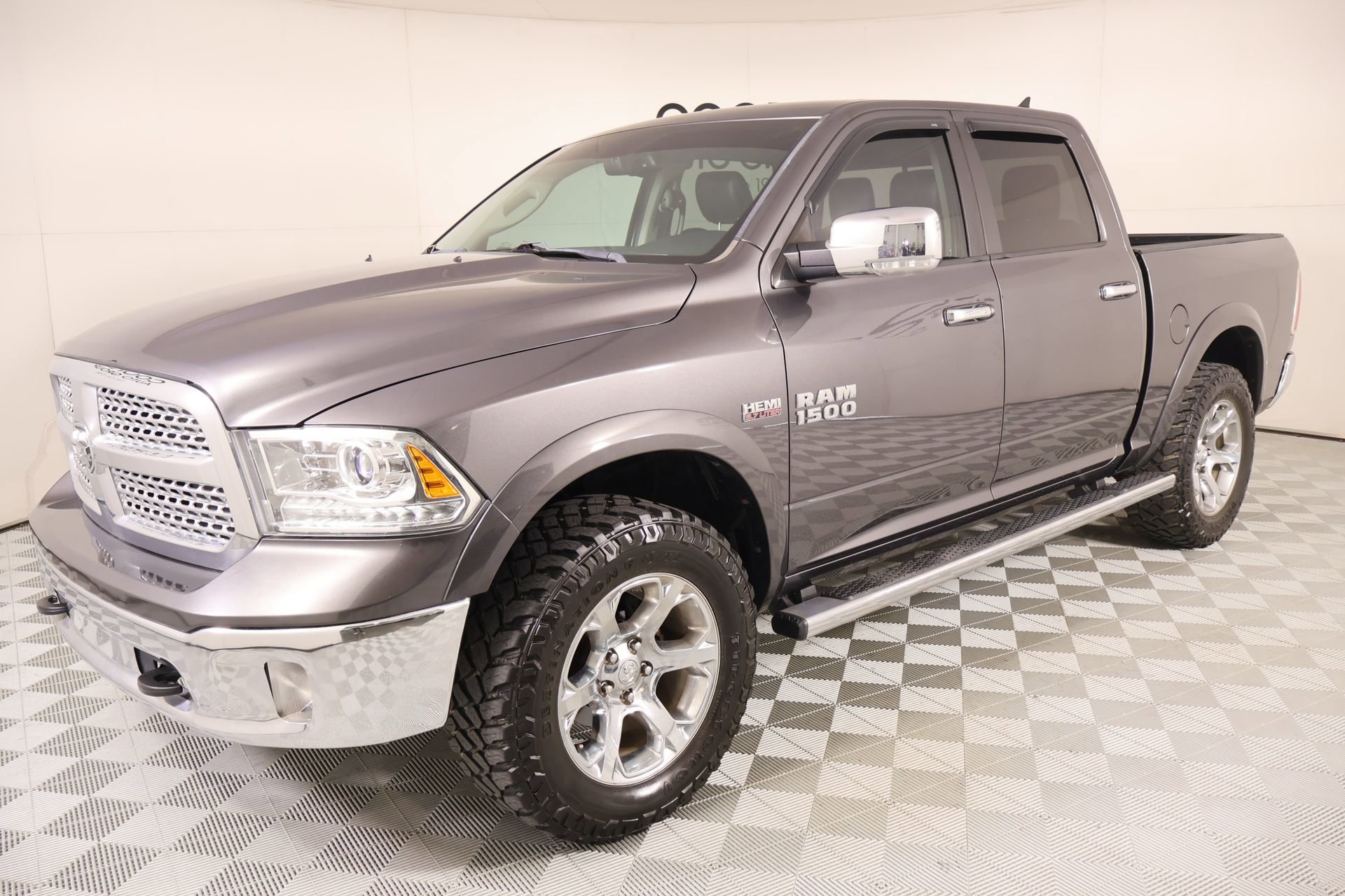 Used 2017 RAM 1500 Laramie w/ Convenience Group AWD/4WD image 11