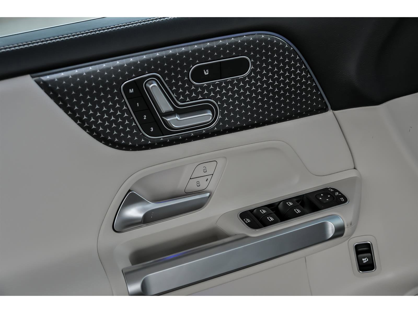 New 2026 Mercedes-Benz GLB 250 4MATIC image 5