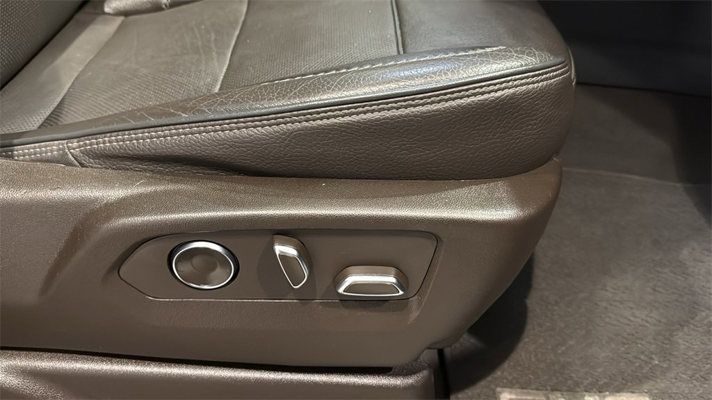 Used 2021 GMC Yukon Denali w/ Denali Premium Package image 13