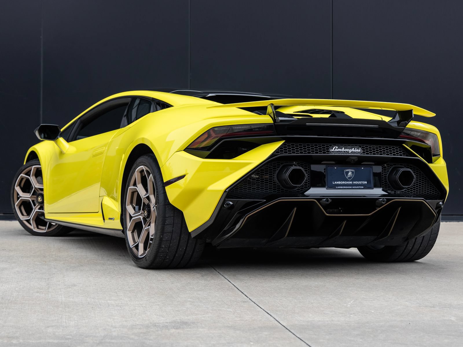 Used 2023 Lamborghini Huracan Tecnica RWD image 6