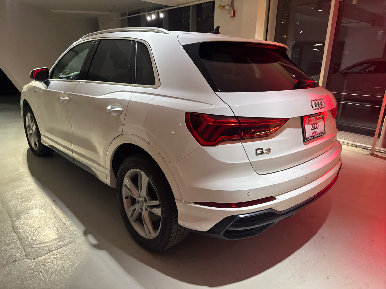 Used 2020 Audi Q3 2.0T Premium w/ Convenience Package AWD/4WD image 2